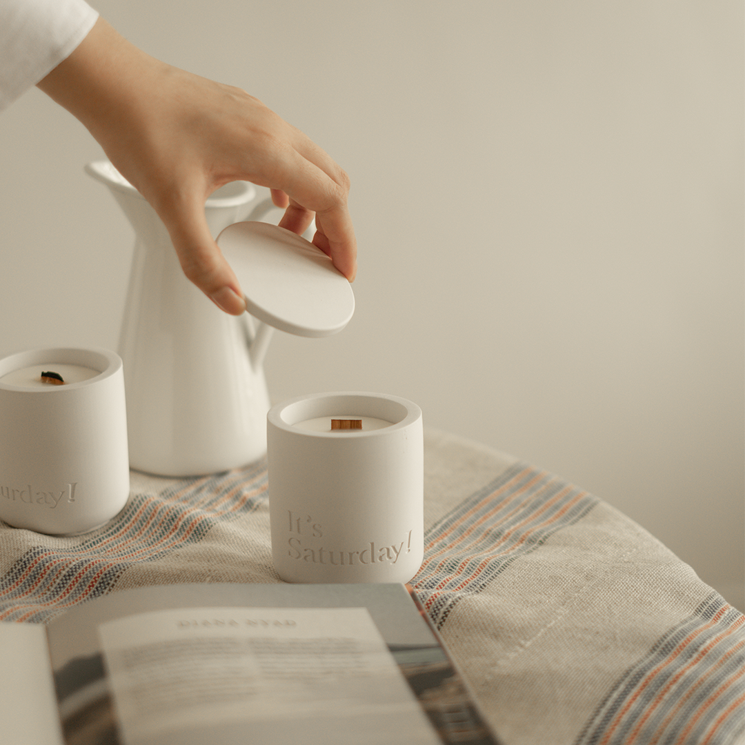 It's Saturday! No.001 清晨海浪 - 經典白水泥香氛蠟燭 Wooden Wick Candle
