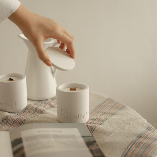 It's Saturday! No.001 清晨海浪 - 經典白水泥香氛蠟燭 Wooden Wick Candle