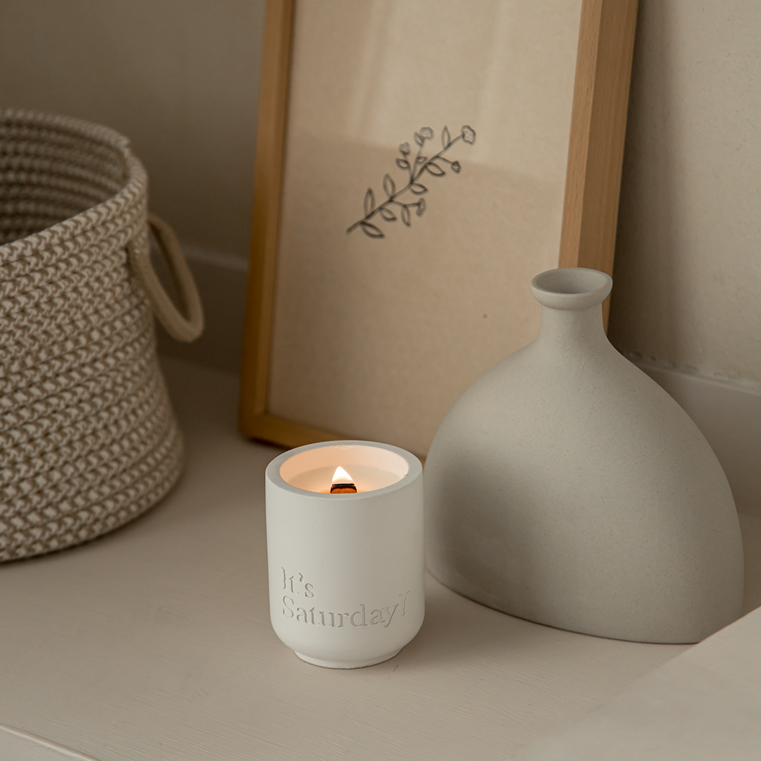 It's Saturday! No.001 清晨海浪 - 經典白水泥香氛蠟燭 Wooden Wick Candle