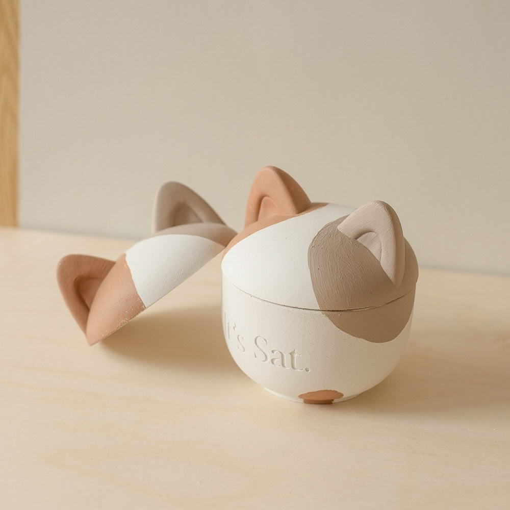 *PRE-ORDER* It's Saturday!【 Aibo 陪伴寵物系列 】限量貓耳朵手繪款 - 三花貓水泥香氛蠟燭 Wooden Wick Candle \寵物友善 Pet-friendly/