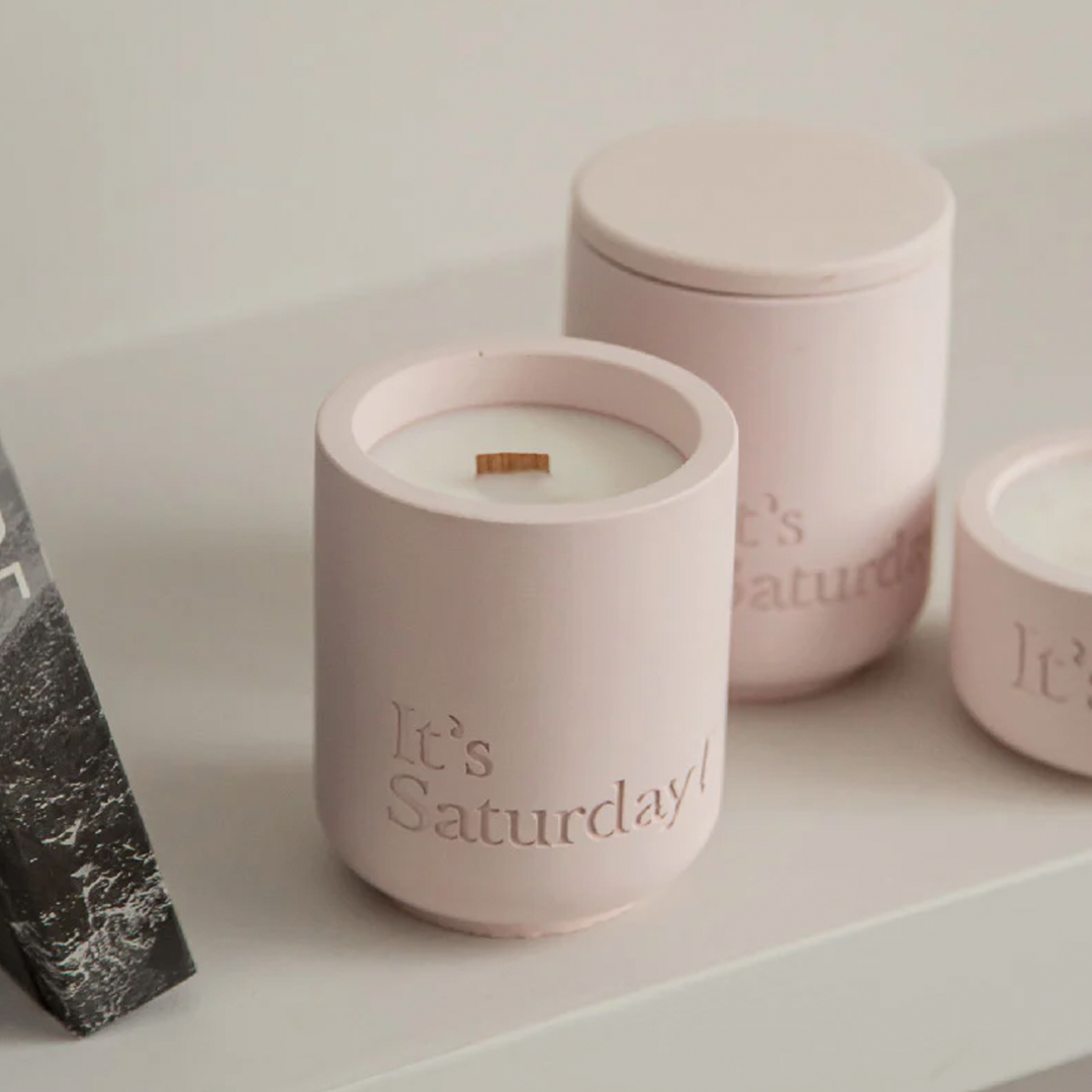 It's Saturday! No.003 熬夜成癮症 - 玫瑰粉水泥香氛蠟燭 Wooden Wick Candle \寵物友善 Pet-friendly/