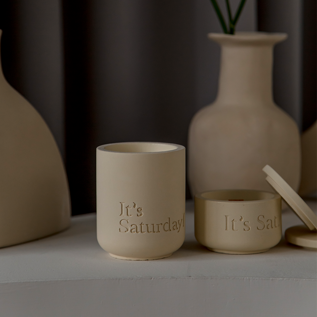 It's Saturday! No.005 深夜讀書會 - 象牙黃水泥香氛蠟燭 Wooden Wick Candle