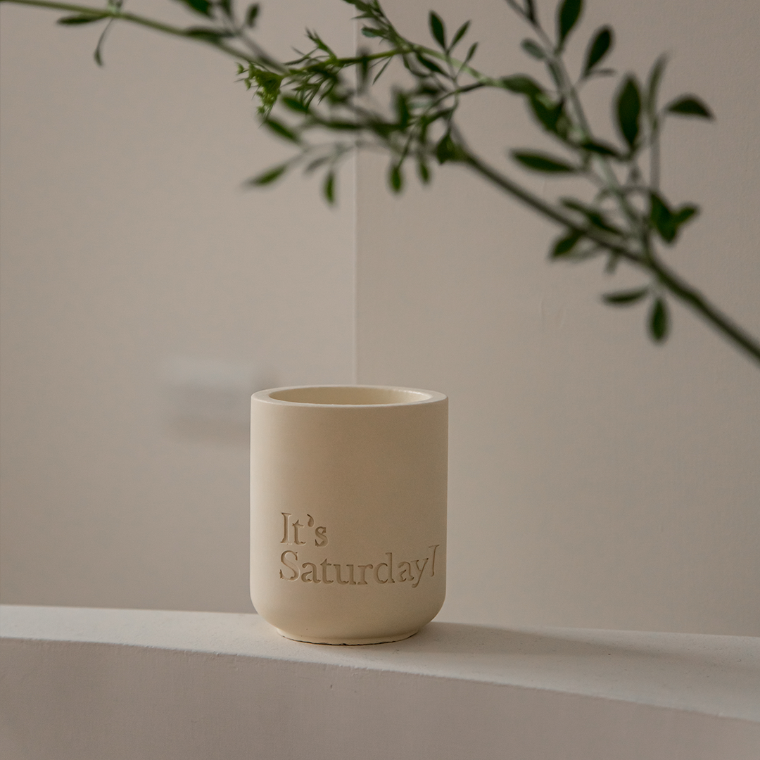 It's Saturday! No.005 深夜讀書會 - 象牙黃水泥香氛蠟燭 Wooden Wick Candle