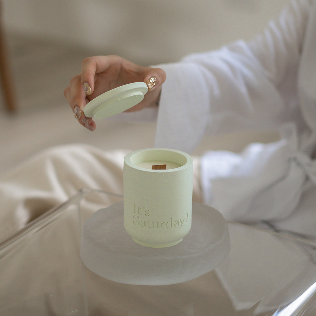 It's Saturday! No.008 酪日島嶼 - 酪梨綠水泥香氛蠟燭 Wooden Wick Candle