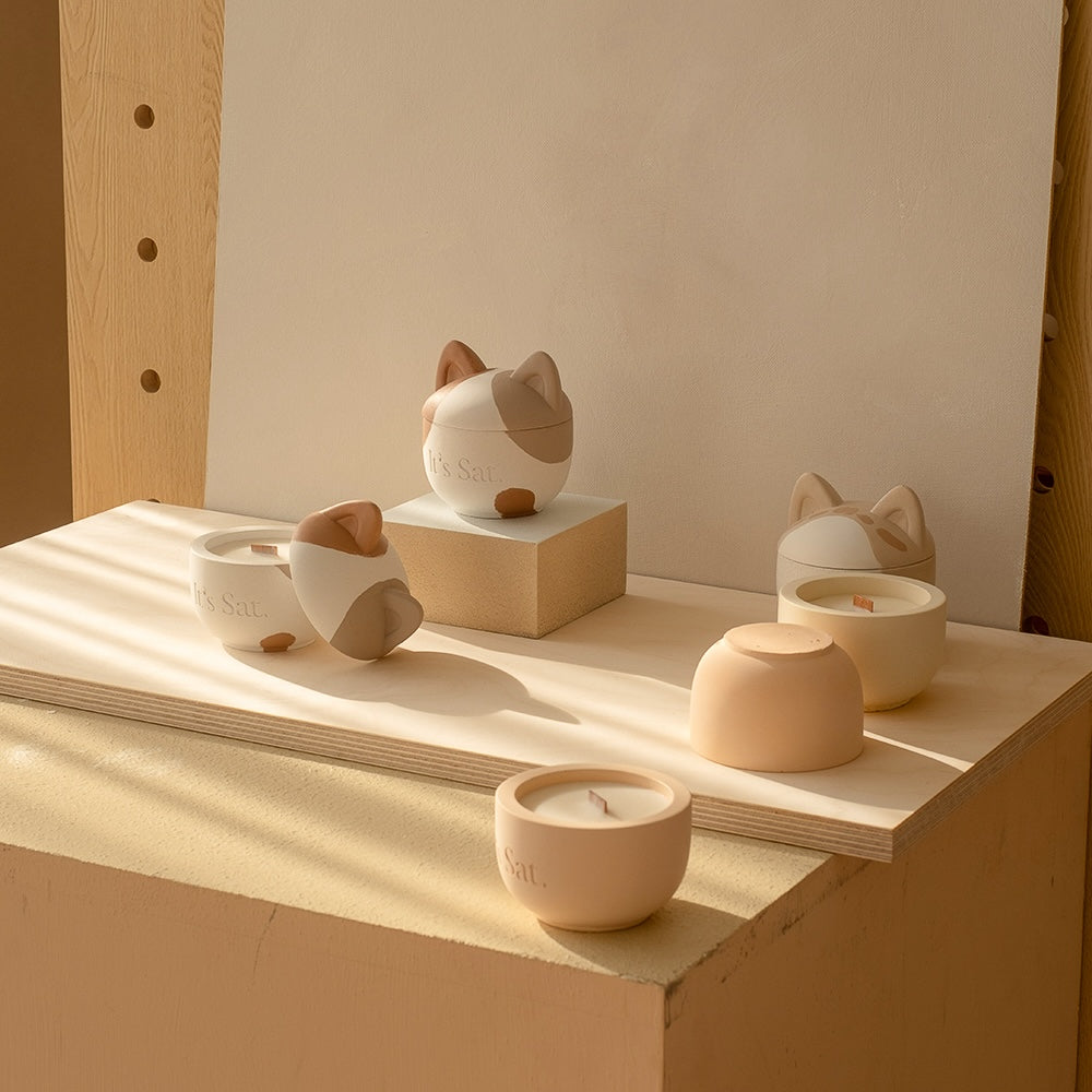 *PRE-ORDER* It's Saturday!【 Aibo 陪伴寵物系列 】限量貓耳朵手繪款 - 三花貓水泥香氛蠟燭 Wooden Wick Candle \寵物友善 Pet-friendly/