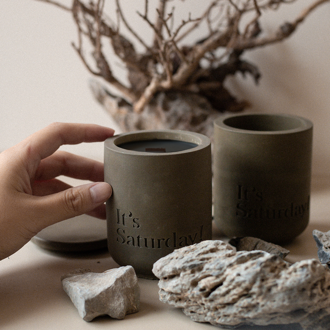 It's Saturday! No.013 隱世情人 - 深海黑水泥香氛蠟燭 Wooden Wick Candle