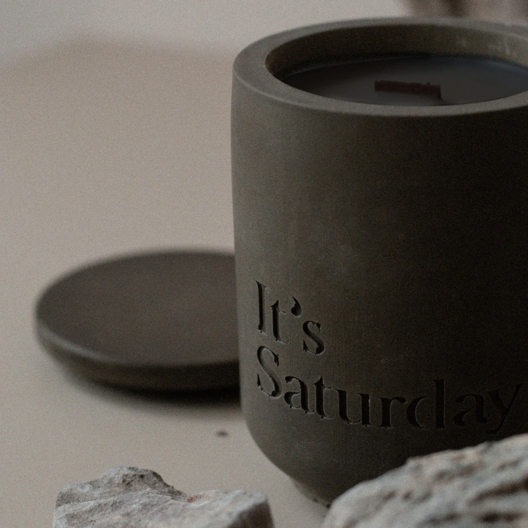 It's Saturday! No.013 隱世情人 - 深海黑水泥香氛蠟燭 Wooden Wick Candle