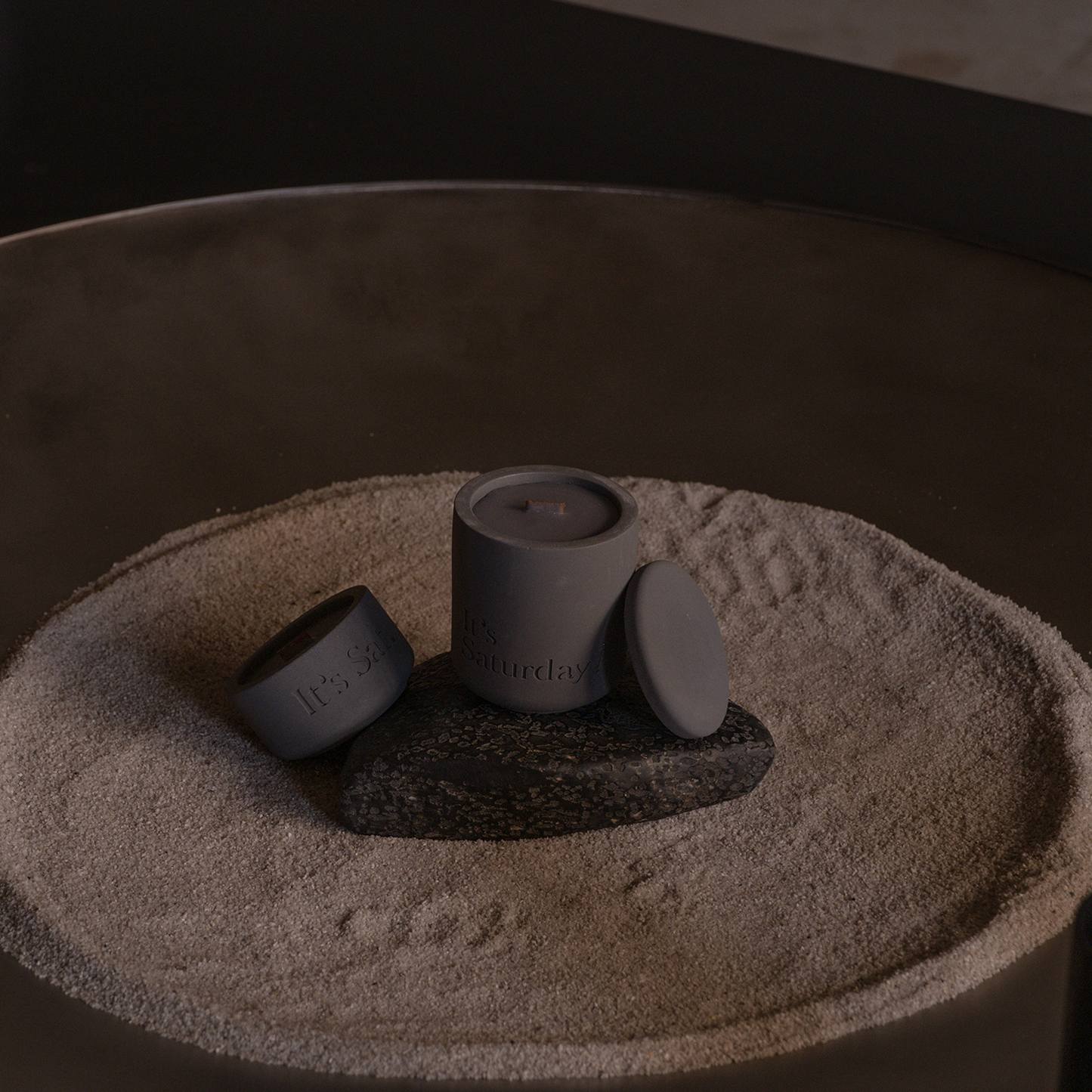 It's Saturday! No.013 隱世情人 - 深海黑水泥香氛蠟燭 Wooden Wick Candle