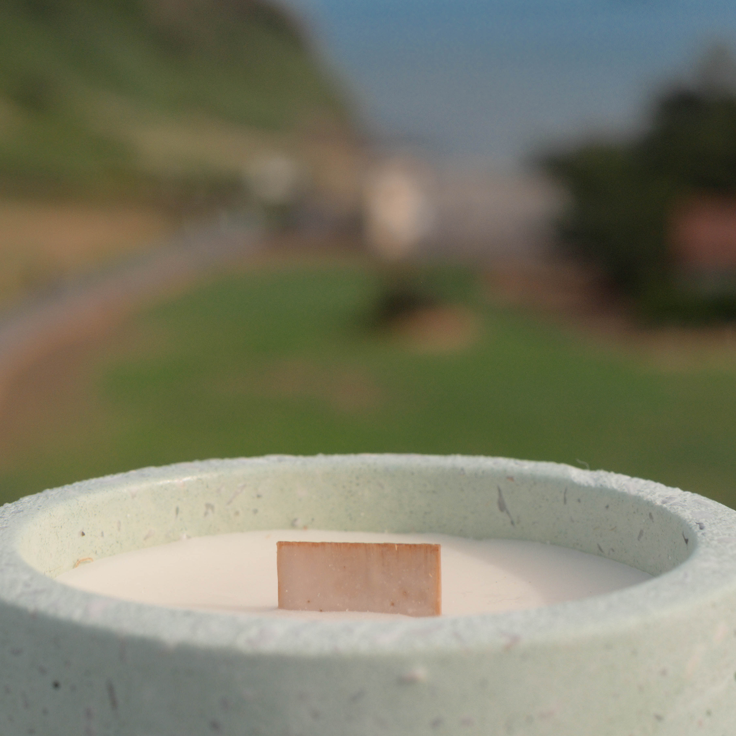It's Saturday! No.017 湛藍樂園 - 天堂藍磨石款水泥香氛蠟燭 Wooden Wick Candle