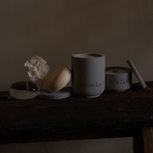 It's Saturday! No.021 盾牌 - 霧霾藍水泥香氛蠟燭 Wooden Wick Candle