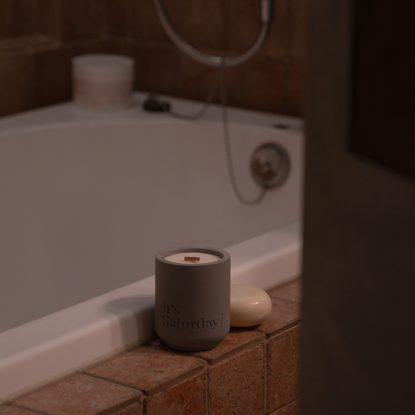 It's Saturday! No.021 盾牌 - 霧霾藍水泥香氛蠟燭 Wooden Wick Candle