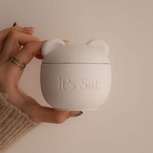 It's Saturday! 🎄聖誕限定白熊款 - 書紙茶香調 - 紙上城市水泥香氛蠟燭 Wooden Wick Candle