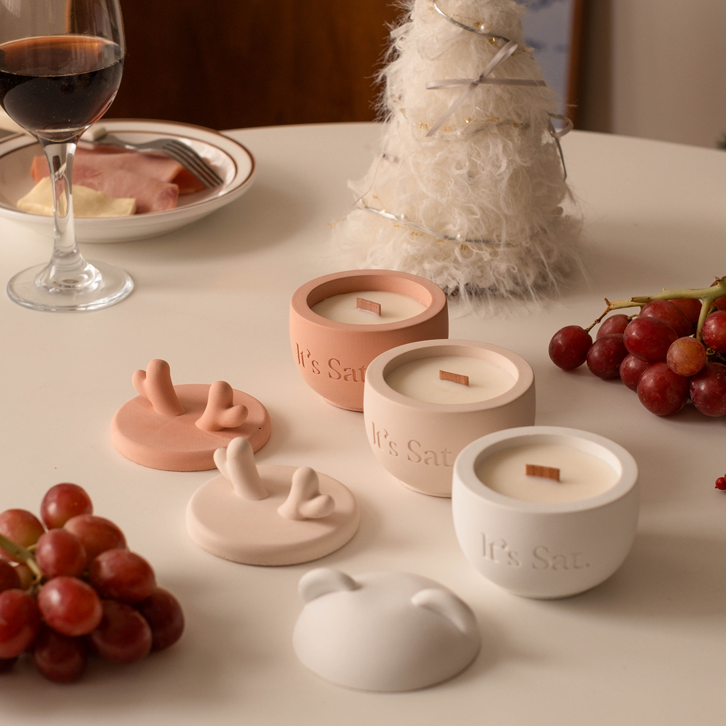 It's Saturday! 🎄聖誕限定鹿角款🦌花香木質調 - 暖冬聖誕紅水泥香氛蠟燭 Wooden Wick Candle \寵物友善 Pet-friendly/