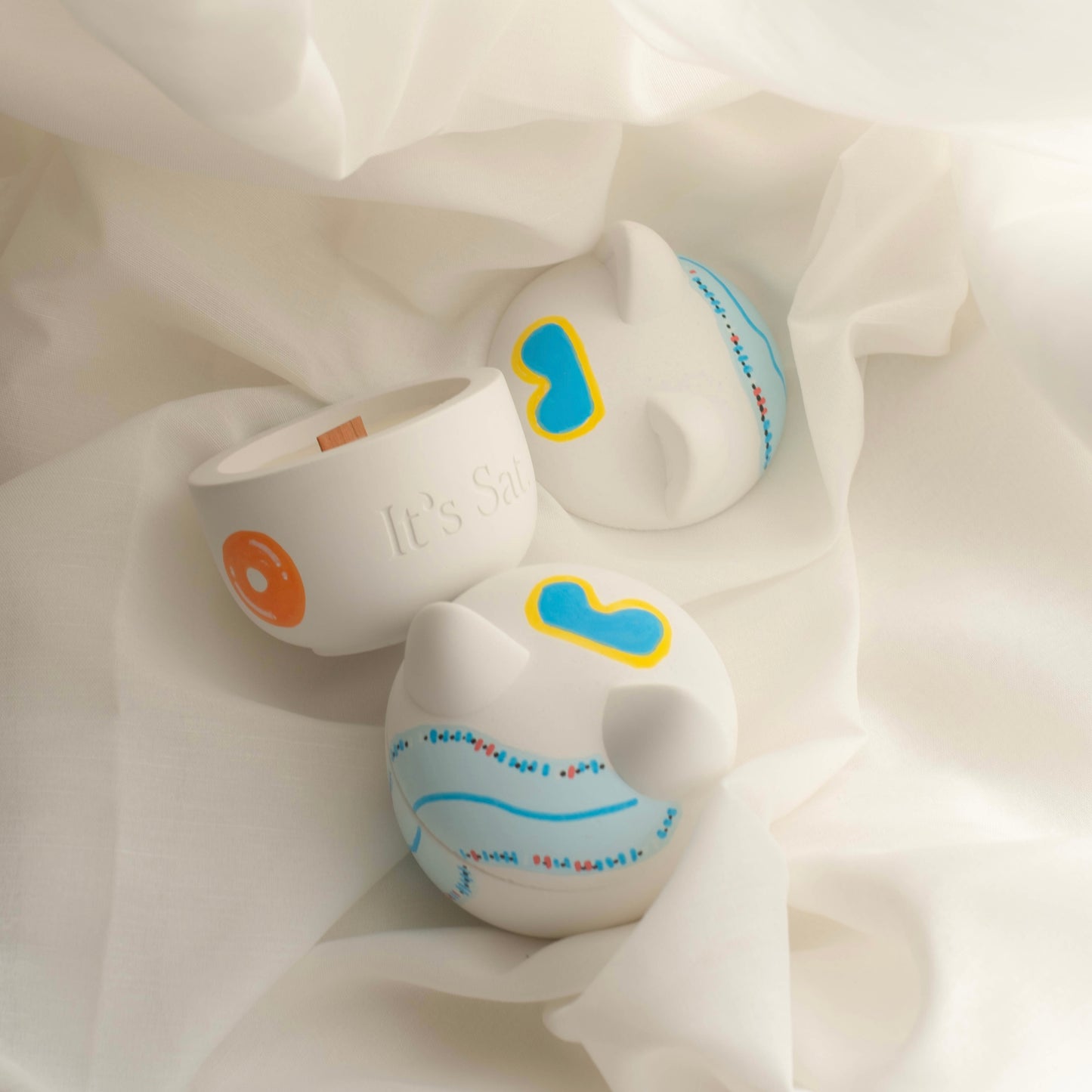 *PRE-ORDER* It's Saturday!【 Aibo 陪伴寵物系列 】限量貓耳朵手繪款 - 泳池夏日貓貓水泥香氛蠟燭 Wooden Wick Candle \寵物友善 Pet-friendly/