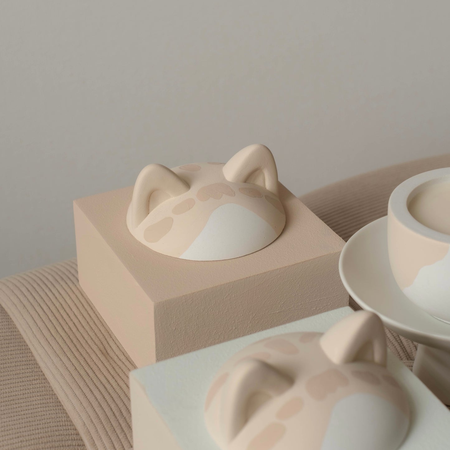 *PRE-ORDER* It's Saturday!【 Aibo 陪伴寵物系列 】限量貓耳朵手繪款 - 虎斑貓水泥香氛蠟燭 Wooden Wick Candle \寵物友善 Pet-friendly/
