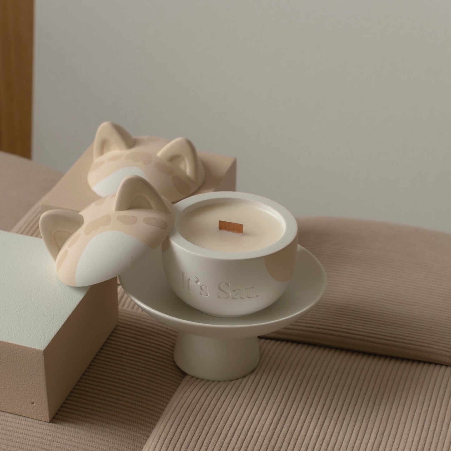 *PRE-ORDER* It's Saturday!【 Aibo 陪伴寵物系列 】限量貓耳朵手繪款 - 虎斑貓水泥香氛蠟燭 Wooden Wick Candle \寵物友善 Pet-friendly/
