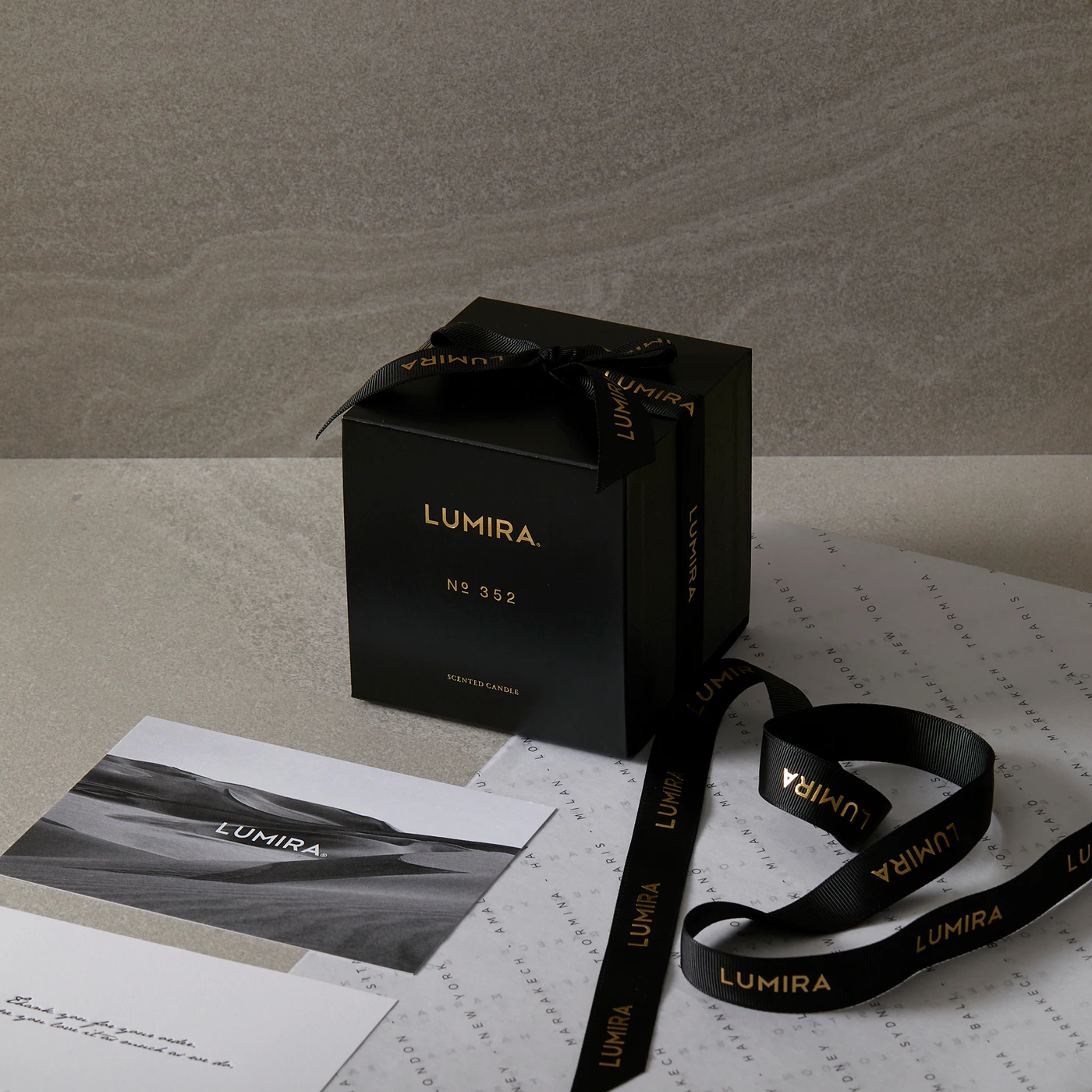 LUMIRA No352 Leather & Cedar Candle 皮革雪松蠟燭