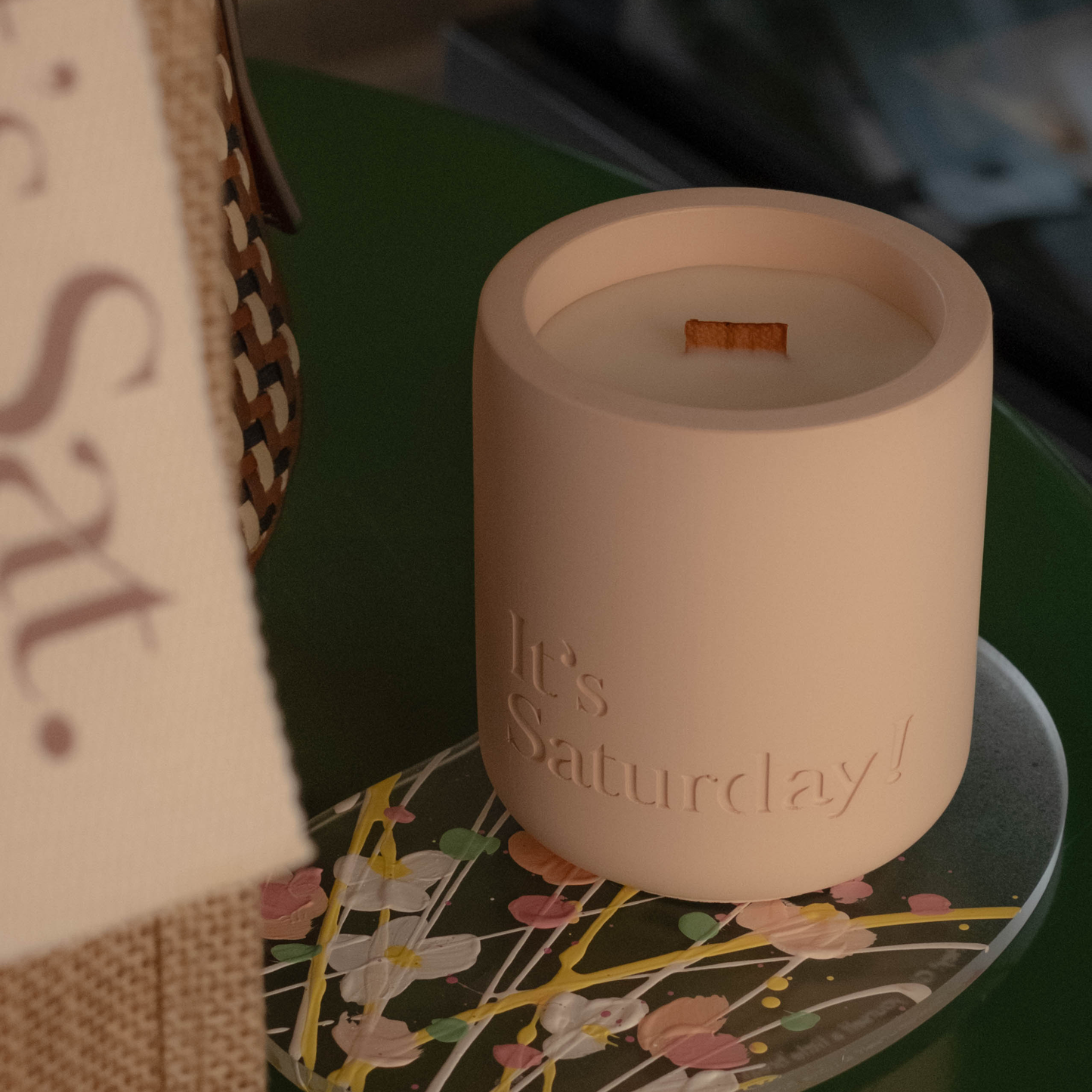 It's Saturday! No.007 山丘上的繡球花 - 亮粉水泥香氛蠟燭 Wooden Wick Candle