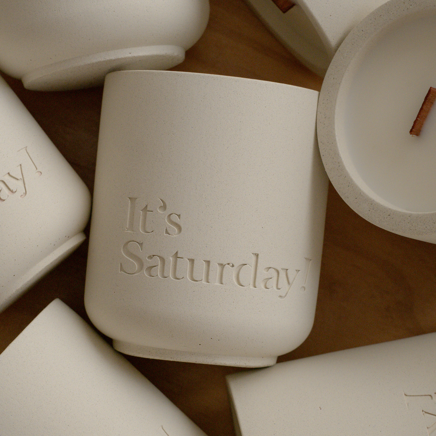 It's Saturday! BOOK 018 閣樓間 - 圖書系列水泥香氛蠟燭 Wooden Wick Candle