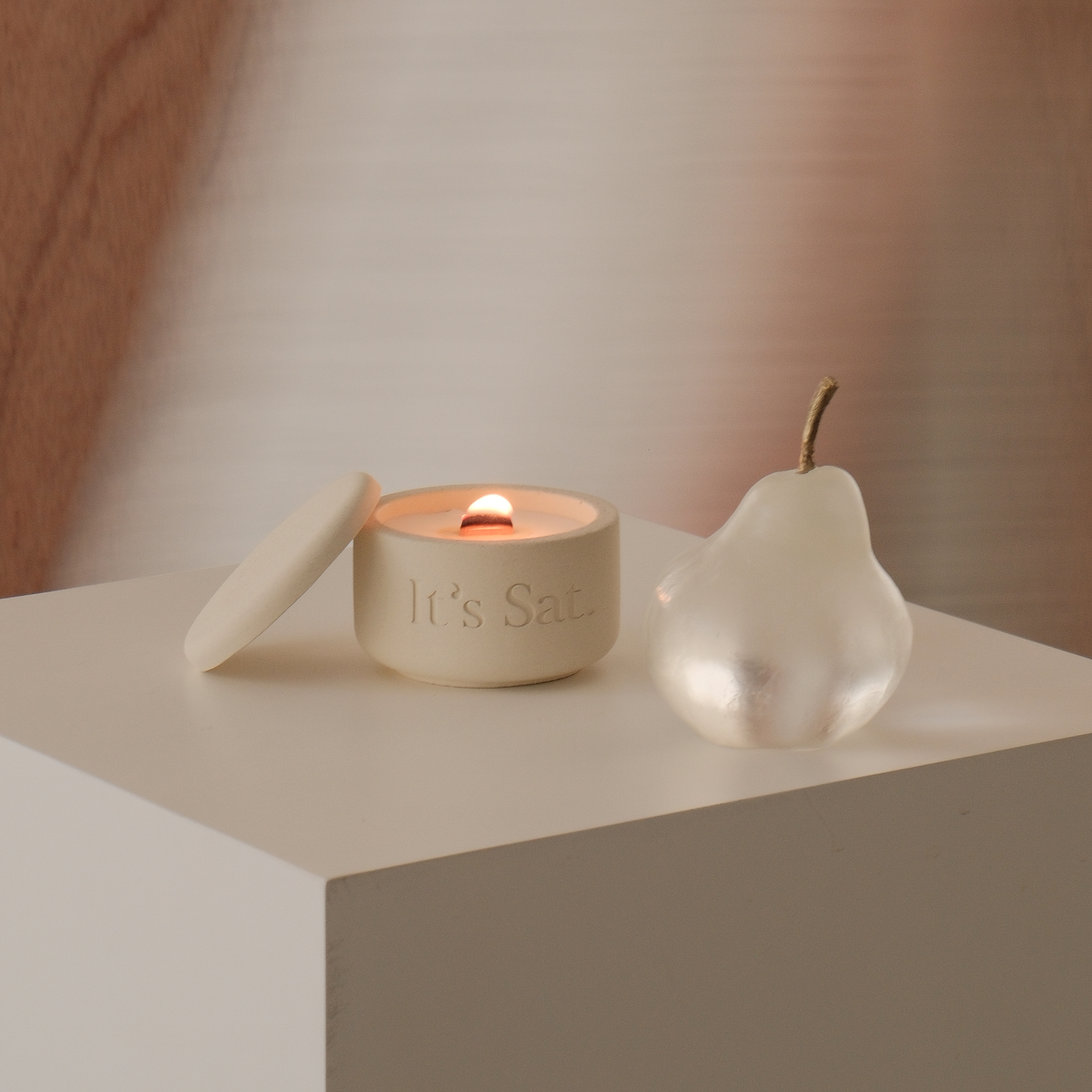 It's Saturday! BOOK 018 閣樓間 - 圖書系列水泥香氛蠟燭 Wooden Wick Candle