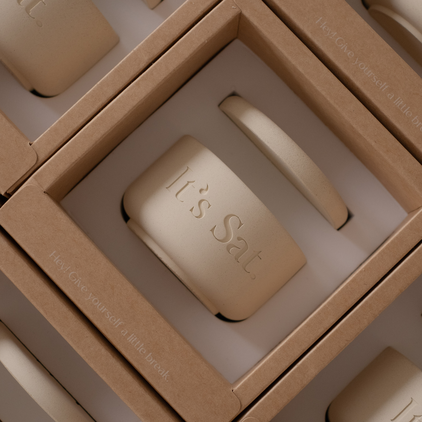 It's Saturday! BOOK 018 閣樓間 - 圖書系列水泥香氛蠟燭 Wooden Wick Candle