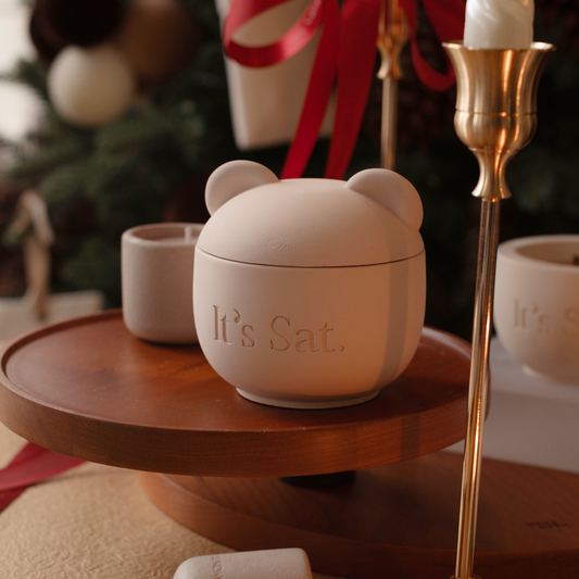 It's Saturday! 🎄聖誕限定膚熊款 - 木質馥奇調 - 禮物日 Gift Day 水泥香氛蠟燭 Wooden Wick Candle