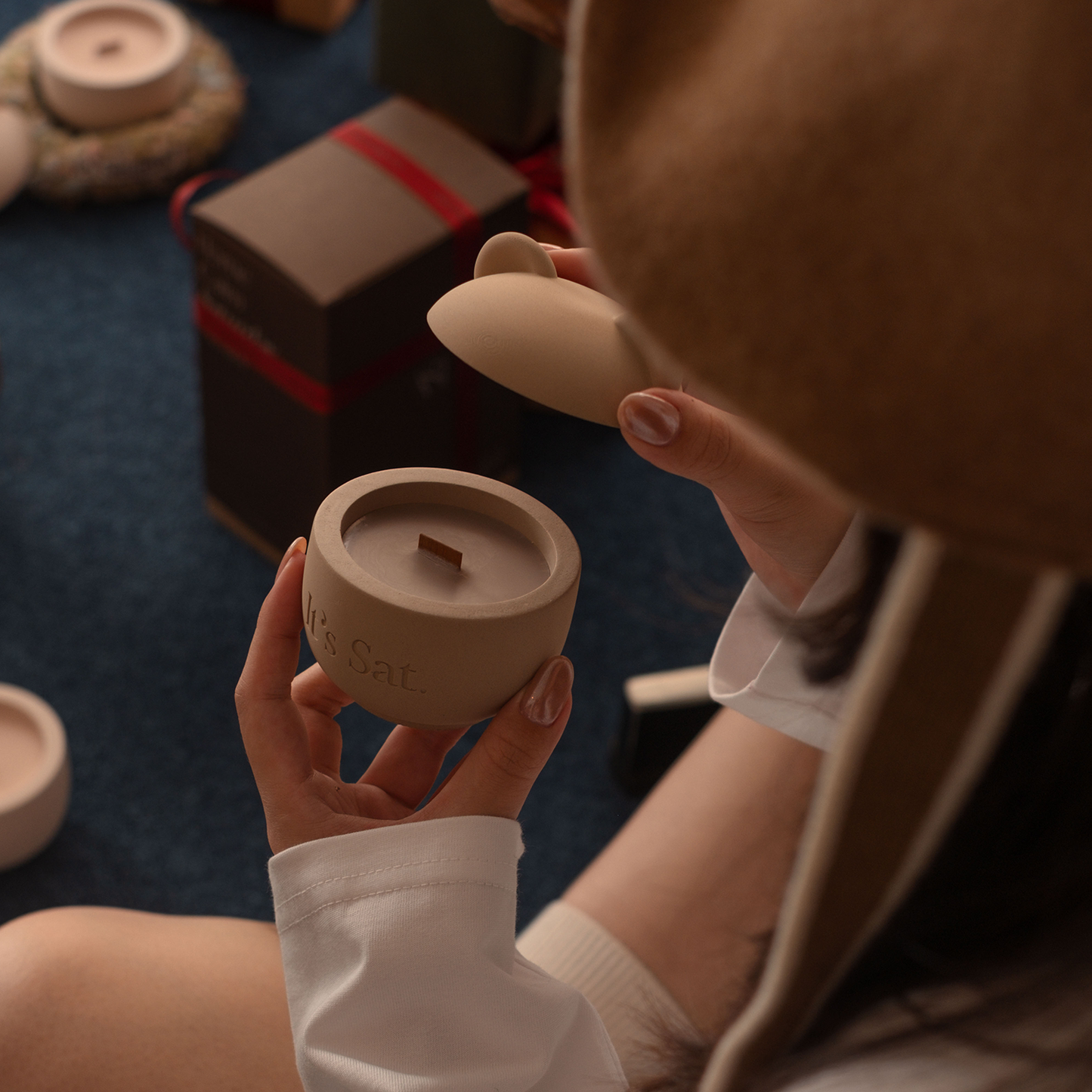 It's Saturday! 🎄聖誕限定咖啡熊款 - 橡木調 - 平安夜 Christmas Eve 水泥香氛蠟燭 Wooden Wick Candle