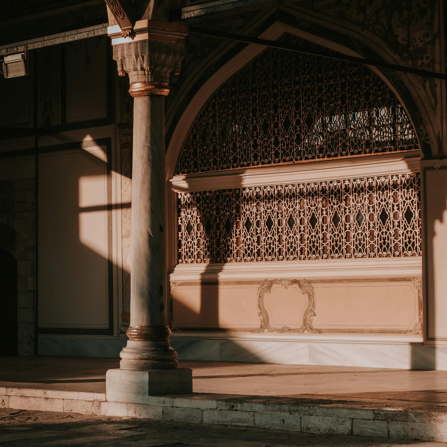 LUMIRA Arabian Oud Candle 阿拉伯烏木蠟燭