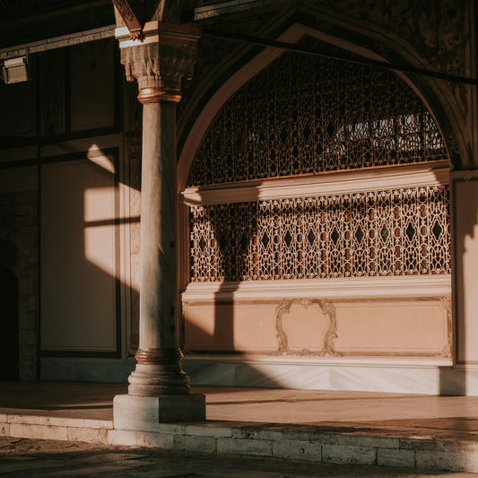 LUMIRA Arabian Oud Candle 阿拉伯烏木蠟燭