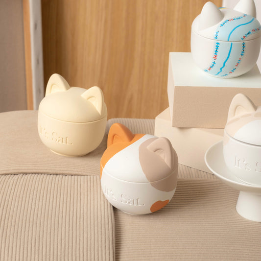 *PRE-ORDER* It's Saturday!【 Aibo 陪伴寵物系列 】限量貓耳朵手繪款 - 三花貓水泥香氛蠟燭 Wooden Wick Candle ＼寵物友善 Pet-friendly／