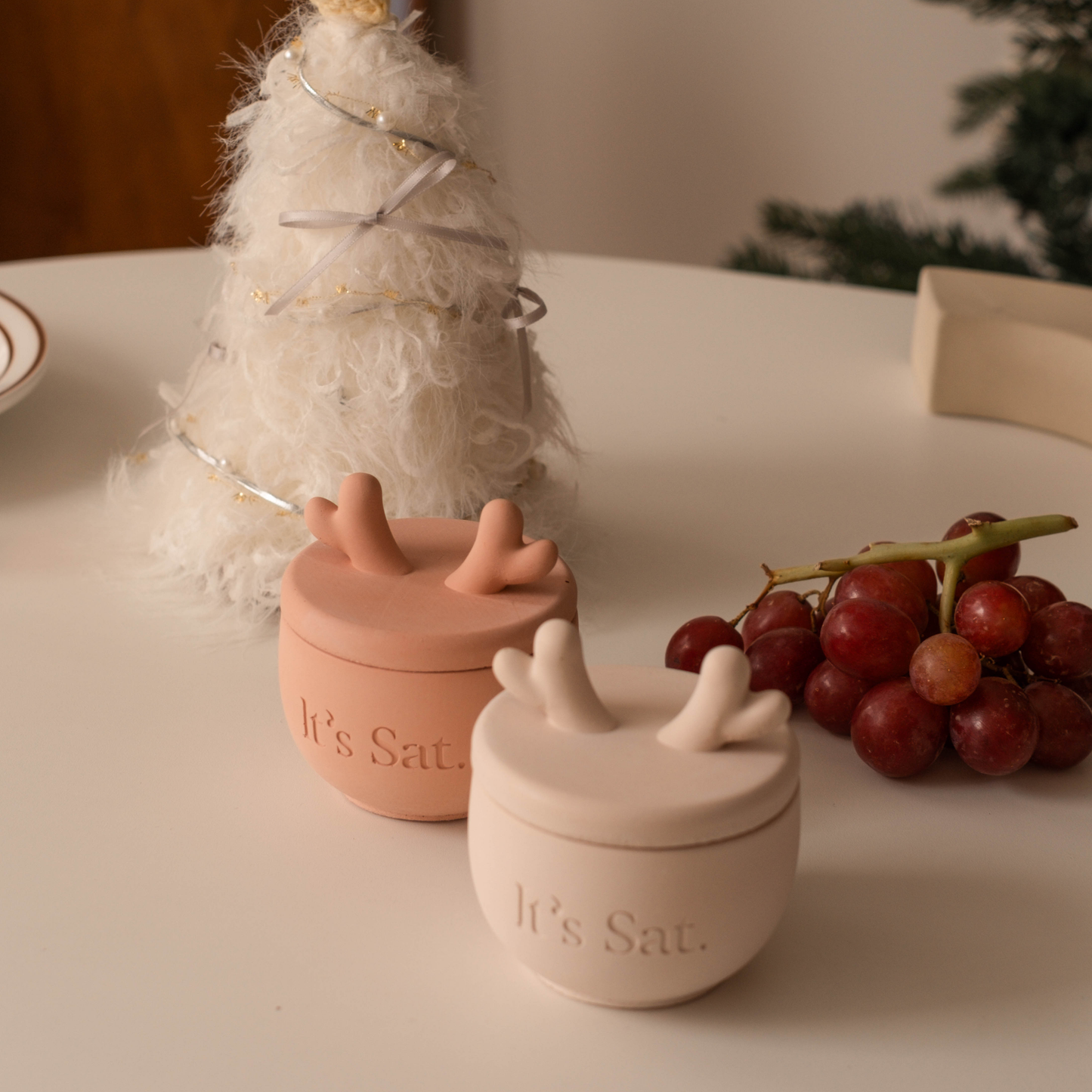 It's Saturday! 🎄聖誕限定鹿角款🦌花香木質調 - 暖冬聖誕紅水泥香氛蠟燭 Wooden Wick Candle ＼寵物友善 Pet-friendly／