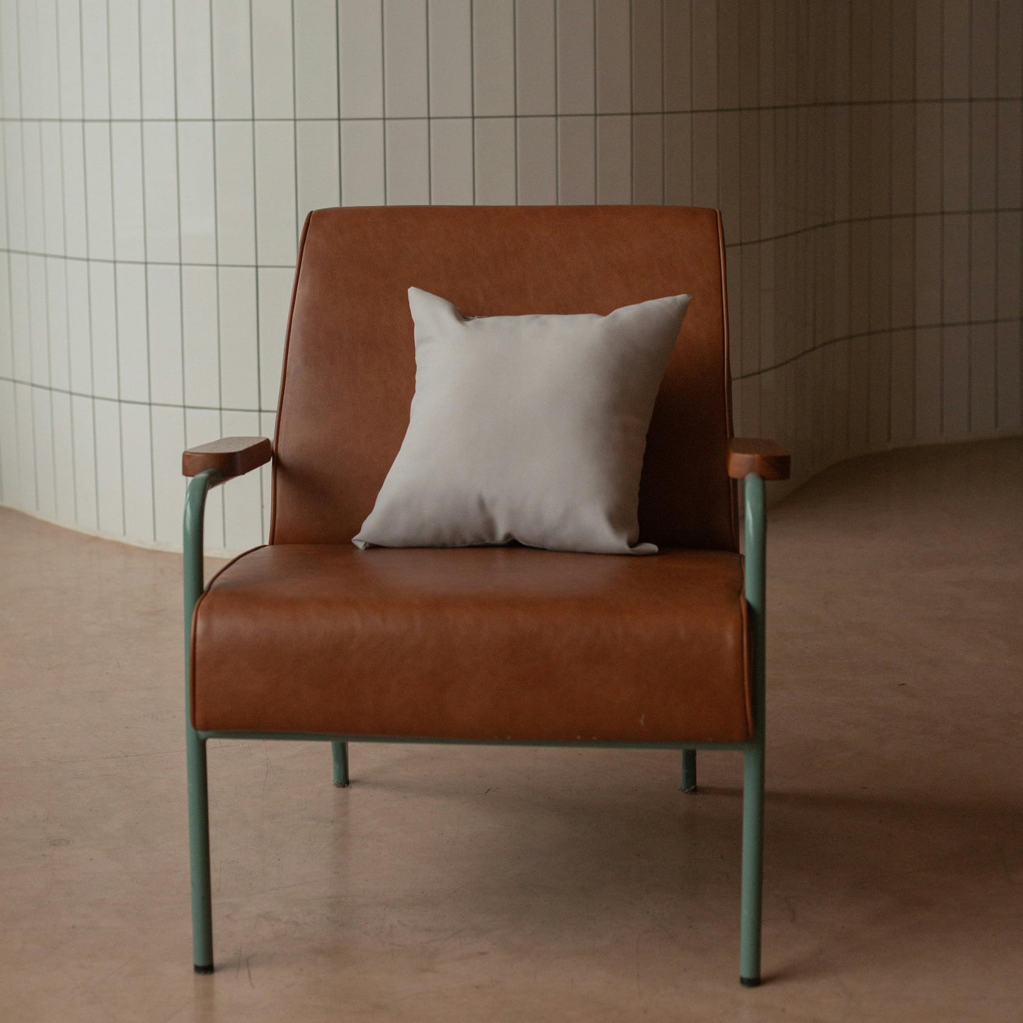 LUMIRA No352 Leather & Cedar Candle 皮革雪松蠟燭