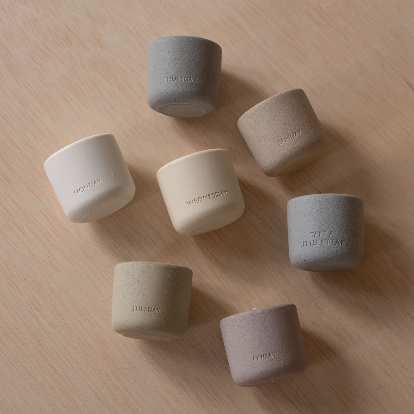 *PRE-ORDER* It's Saturday! Mini 水泥香氛蠟燭禮盒｜一週計畫 A Week of Saturdays