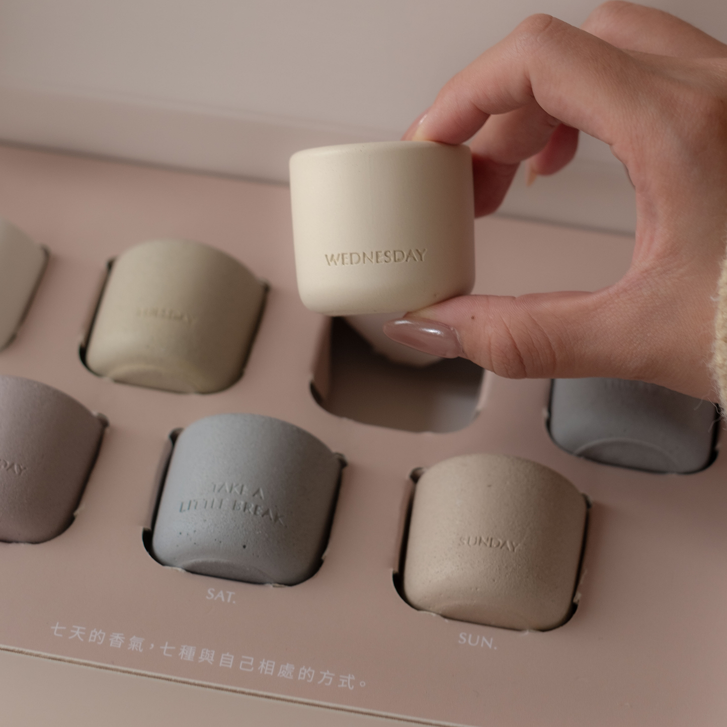 *PRE-ORDER* It's Saturday! Mini 水泥香氛蠟燭禮盒｜一週計畫 A Week of Saturdays